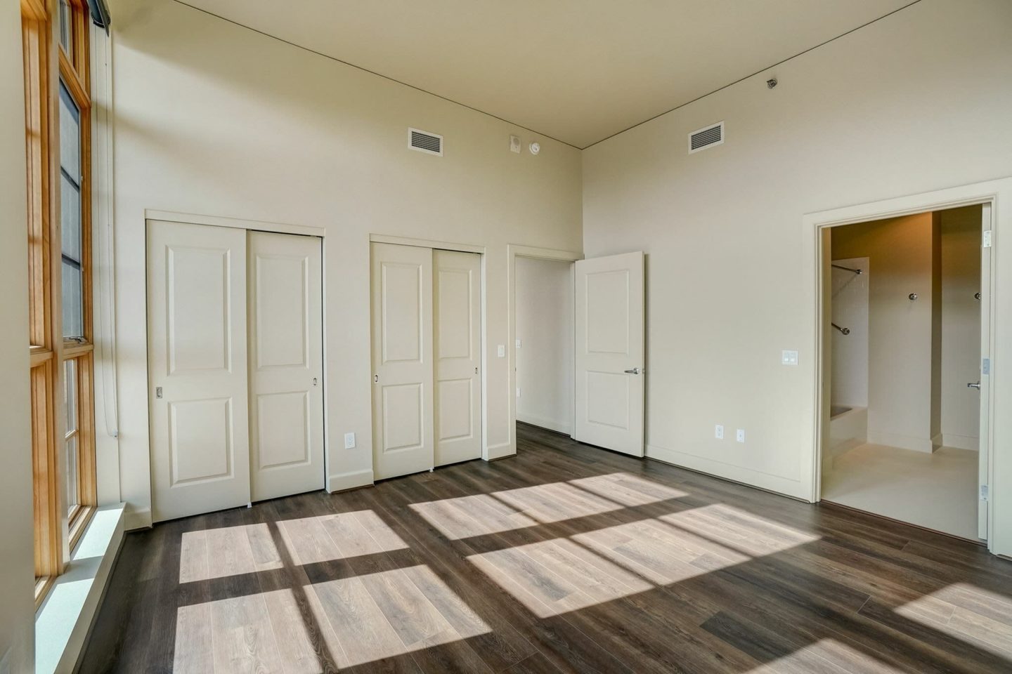 Burlington Tower Image 14