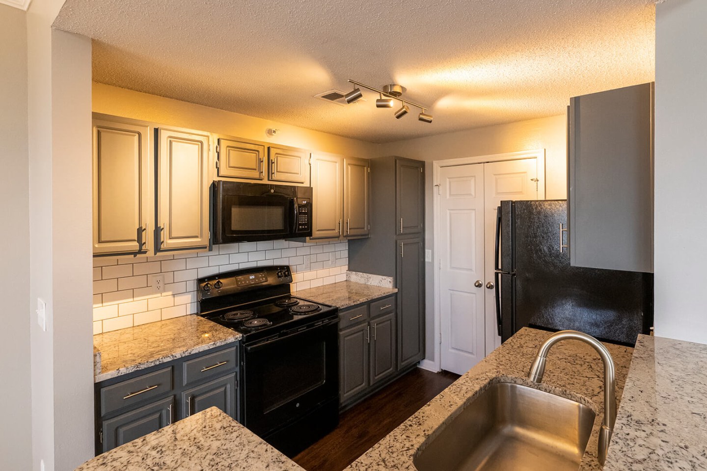 Pinnacle Pointe Apartments Image 39