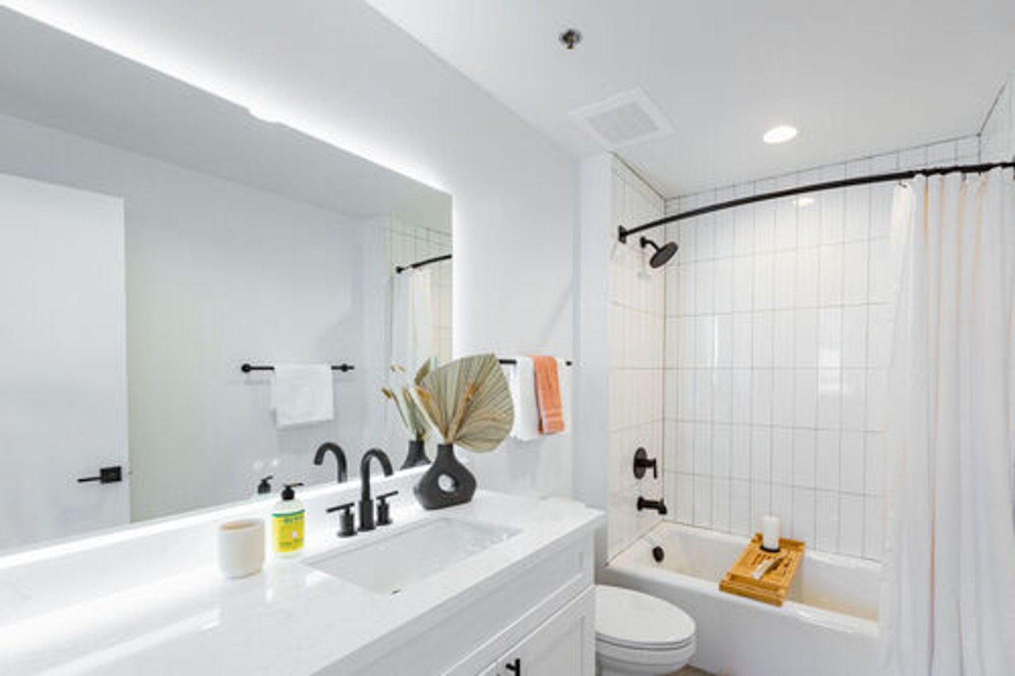 Lofts at Abrams Fixtures Image 12