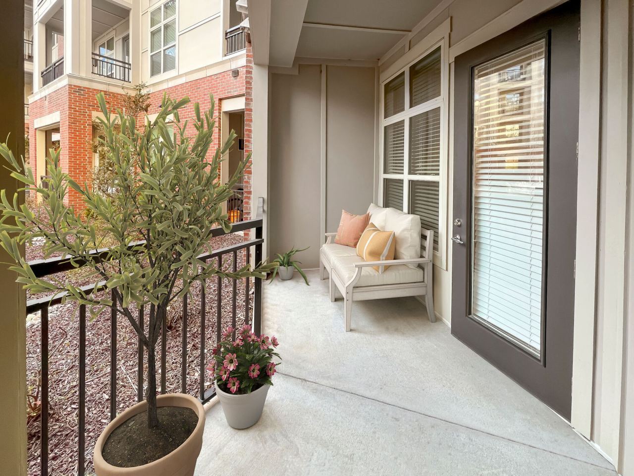 Apartments at Palladian Place Image 19