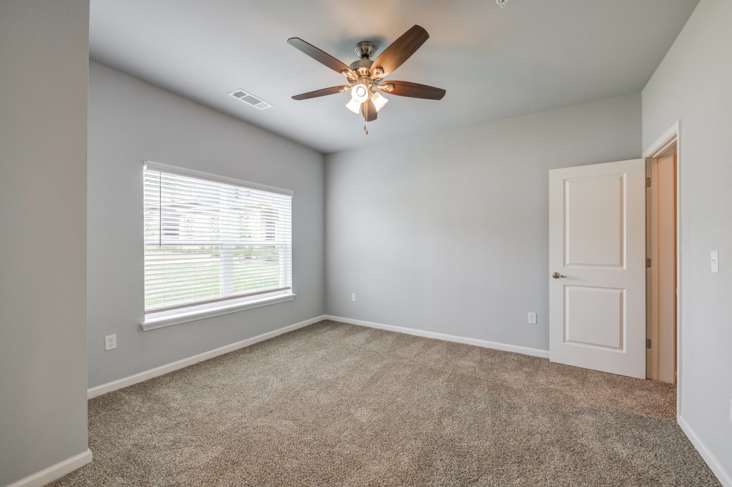 Whitewing Flats Image 16