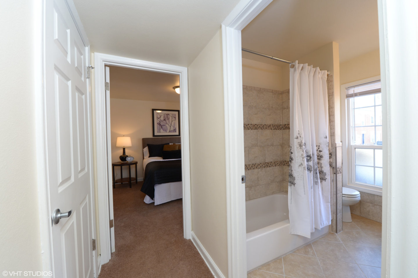 Colonial Court Apartments Image 14