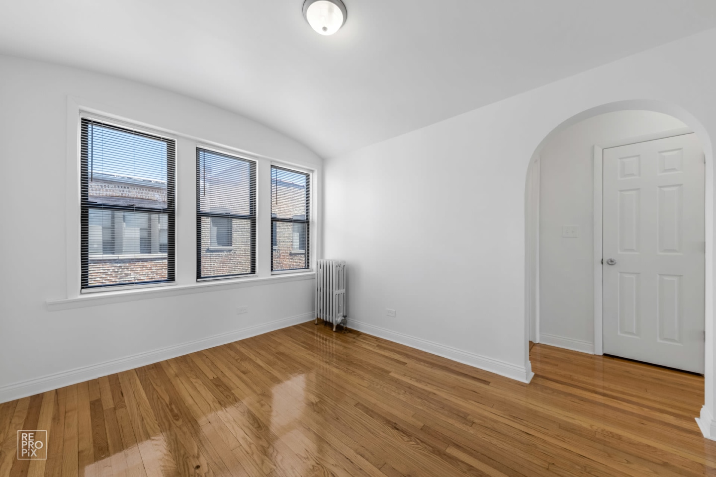 7657 S East End Avenue Image 4