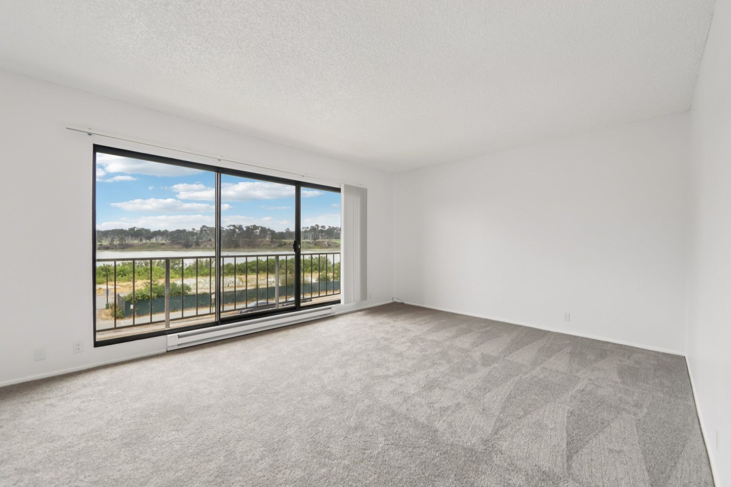 Lakewood Apartments at Lake Merced Image 7