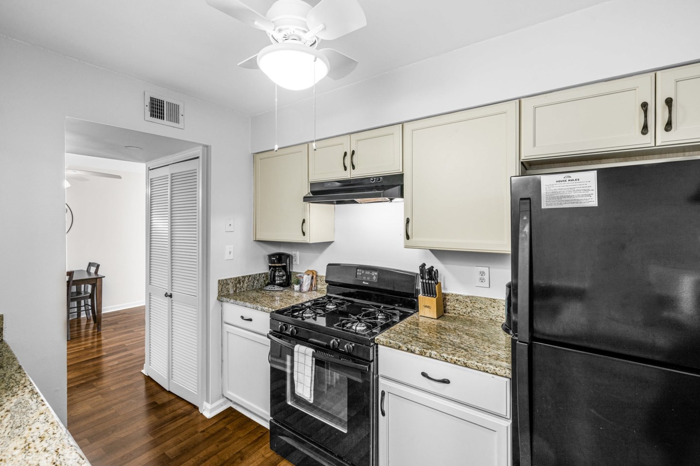 887 Juniper St Image 9
