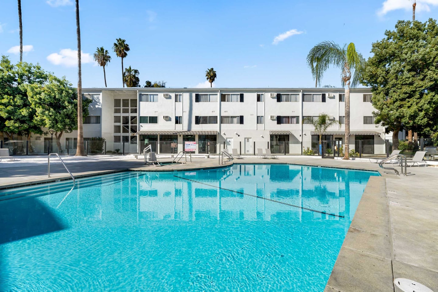Summerview Beach Resort Luxury Apartments Image 12