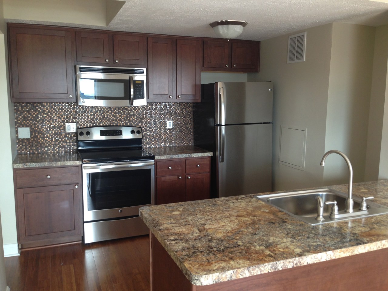 Leland Tower Apartments Image 6