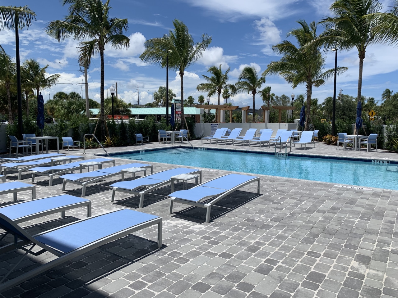 Azul Luxury Image 3