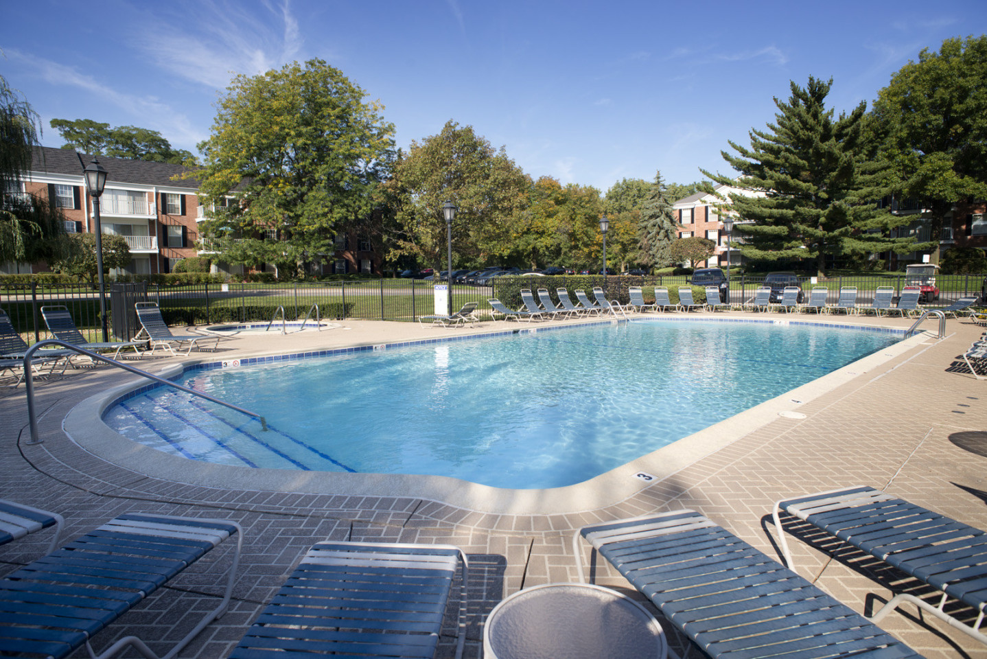 Versailles on the Lakes Oakbrook Image 7