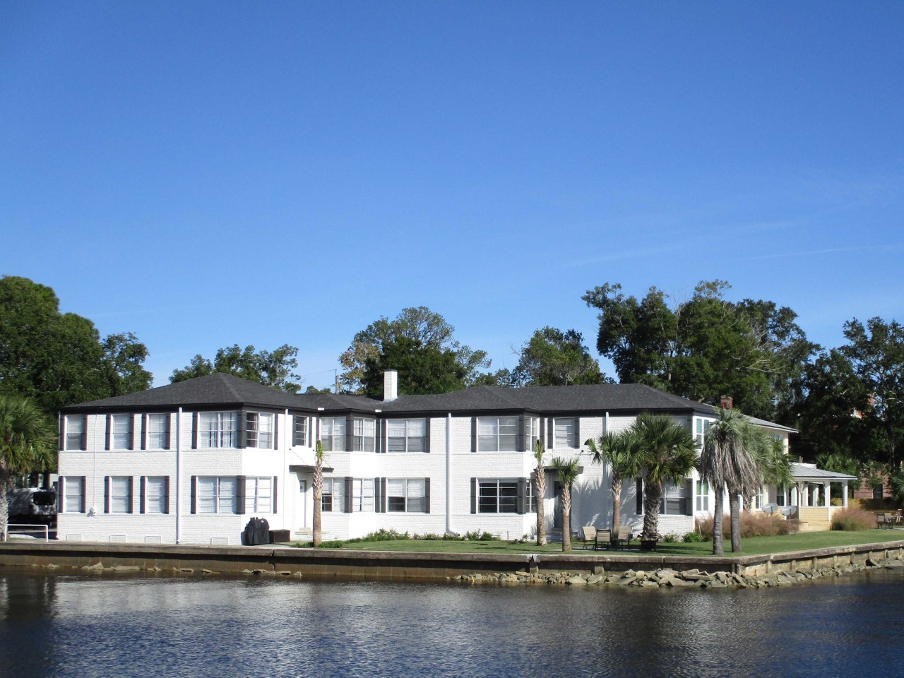 Riviera Park Apartments & Townhomes Image 20