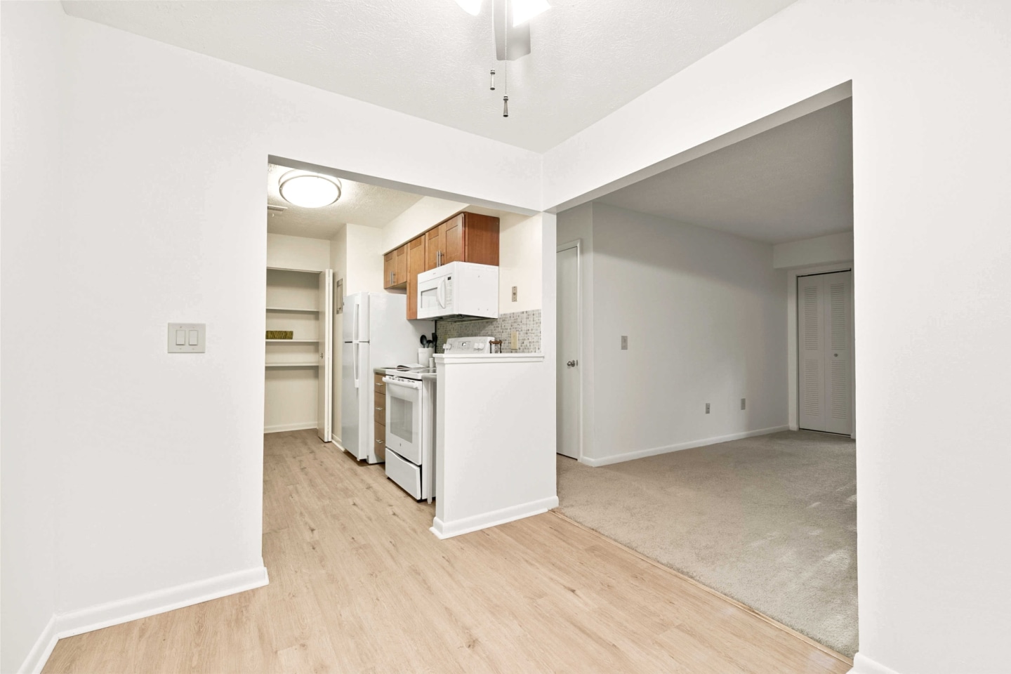 Country Club Apartments Image 27