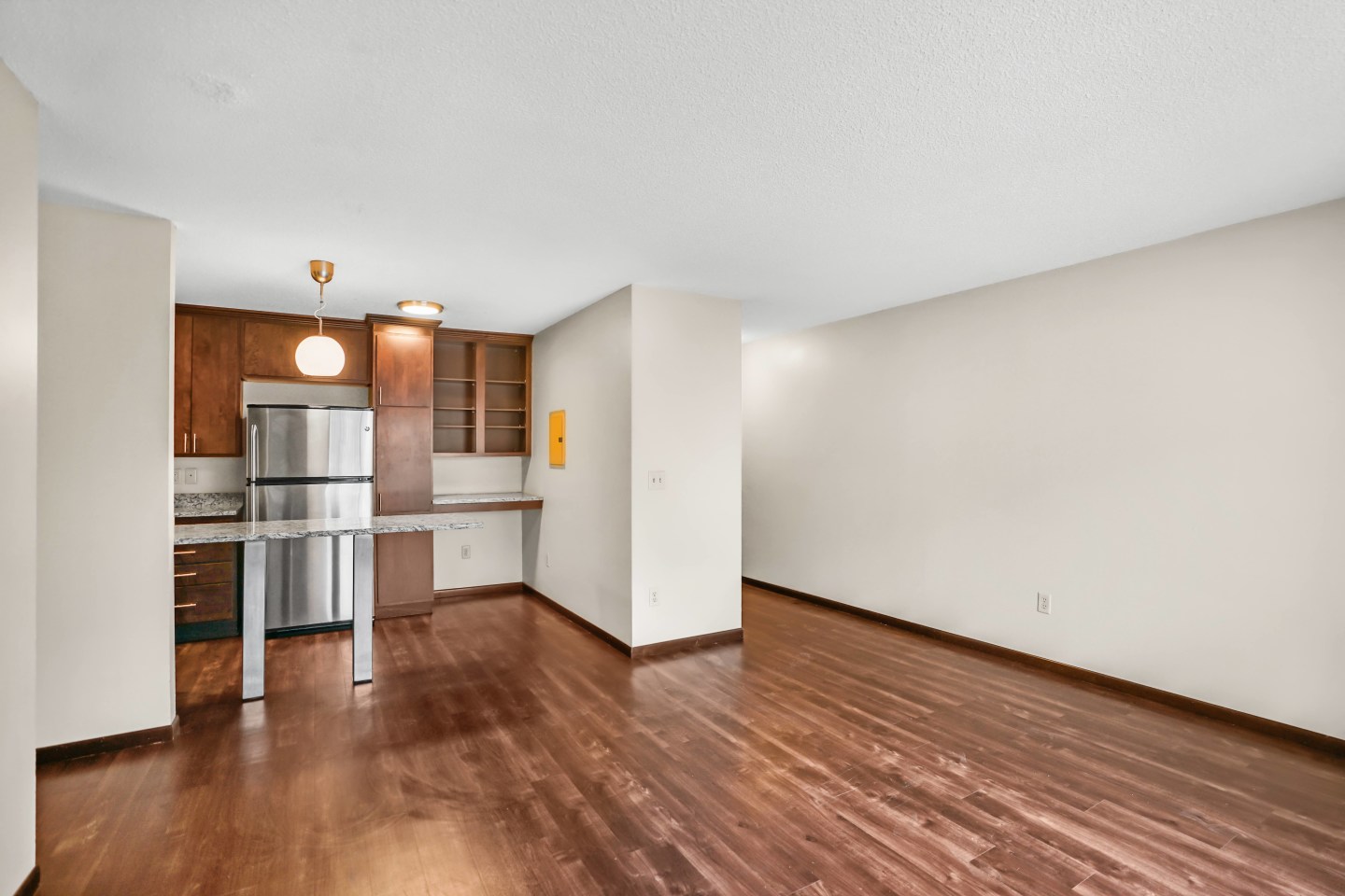 2800 Girard Image 27