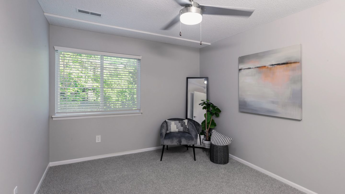 Emory Lakes Luxury Apartments Image 9