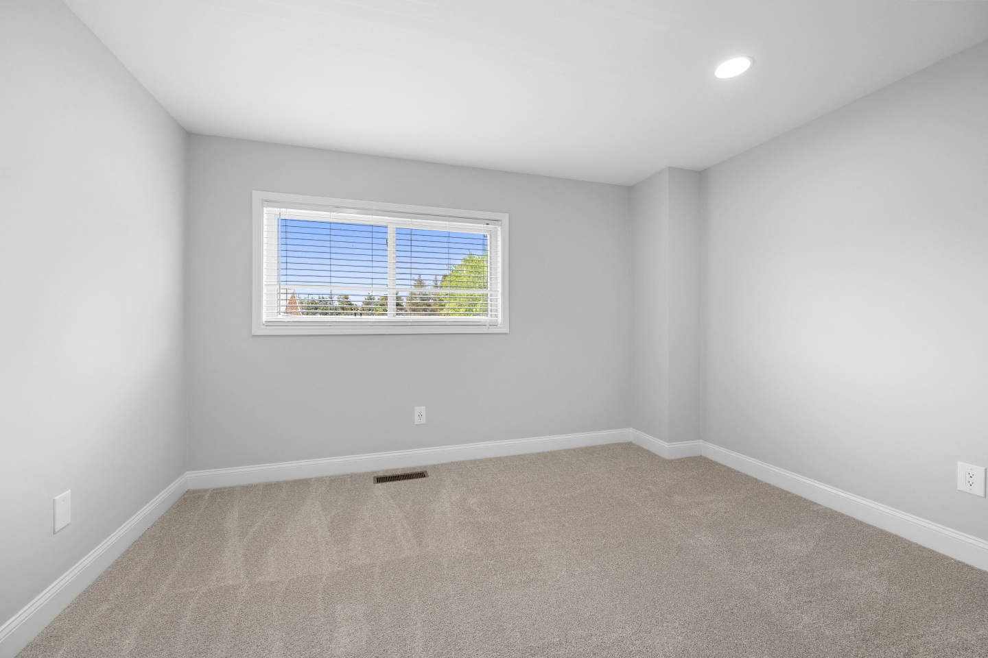 Gainsborough Court, Churchill Mews, and Copperfield Square Apartments & Townhomes Image 40