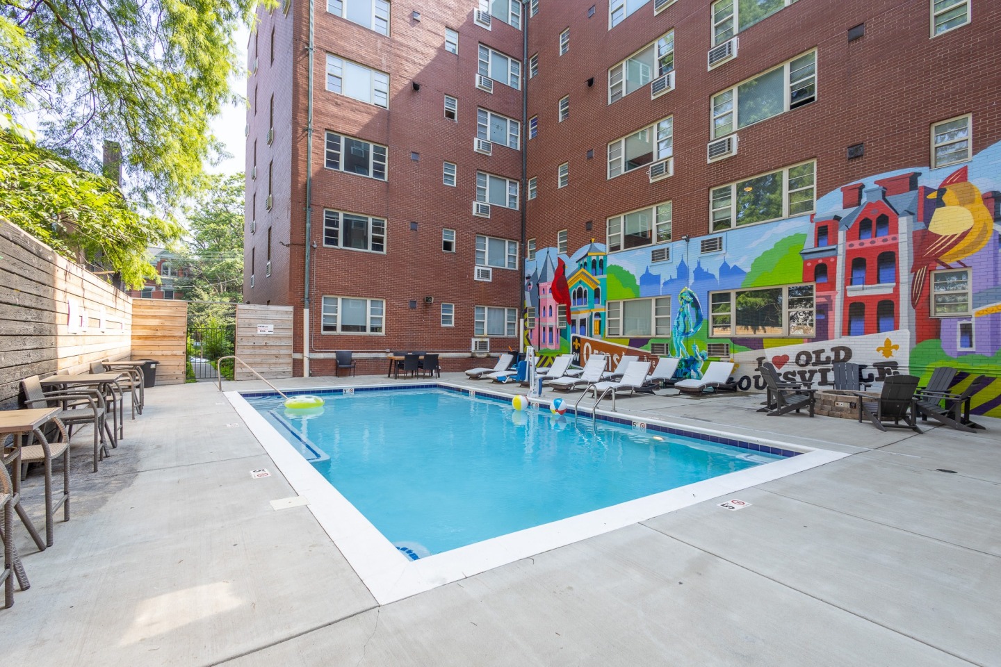 Park Chateau Apartments Image 3