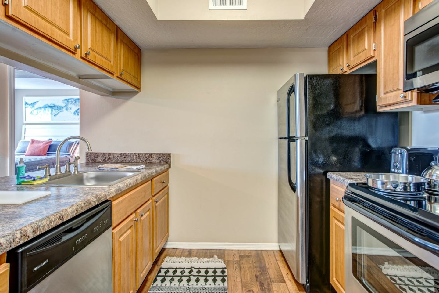 The Savannahs at James Landing Apartments Image 7