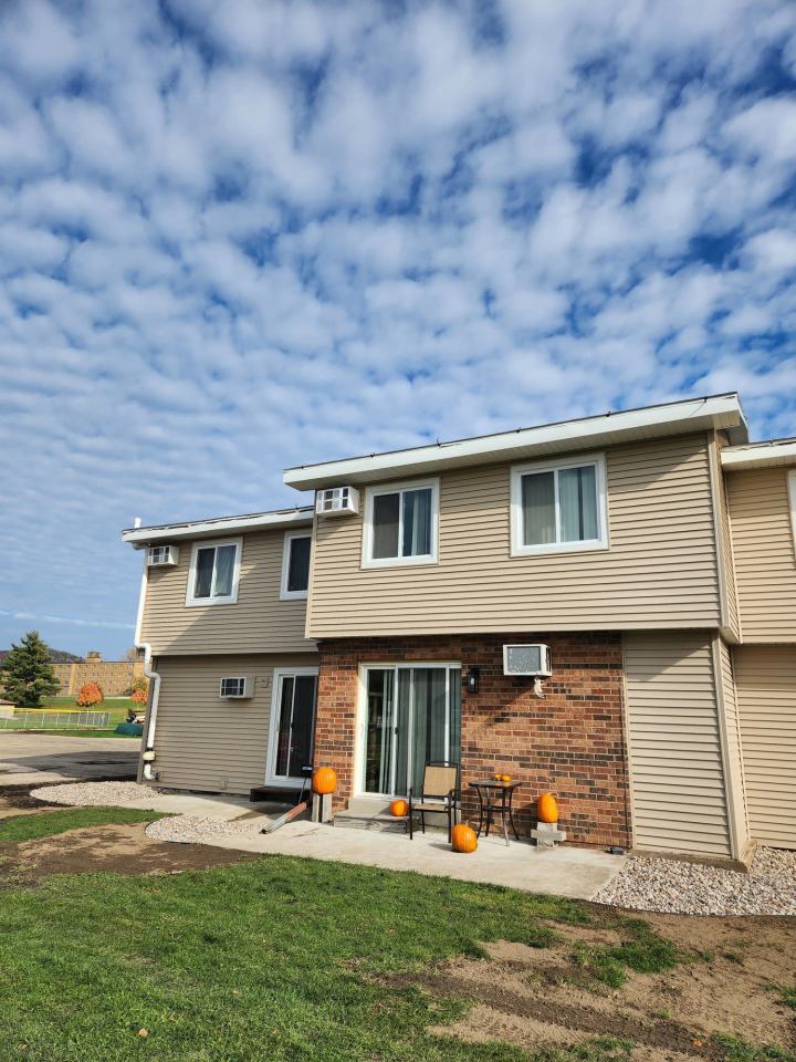 Arrowhead Apartments and Townhomes Image 6