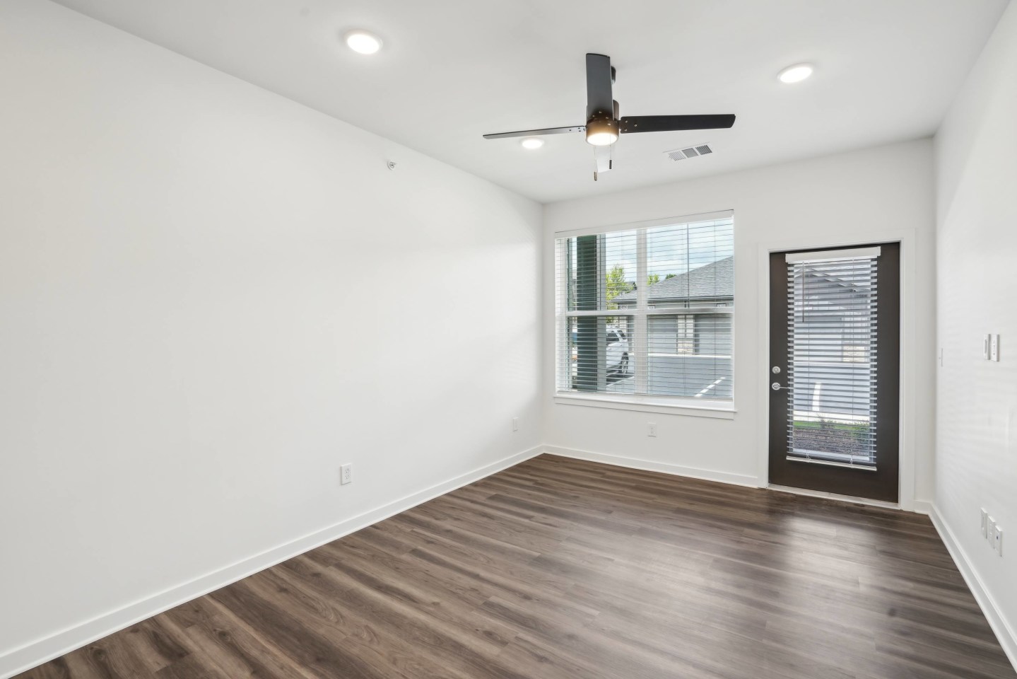 The Pullman Luxury Apartment Homes Image 49