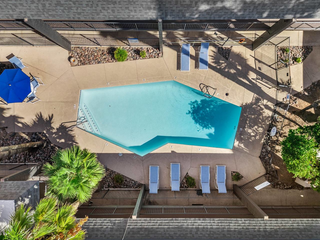Fountain Plaza Image 16