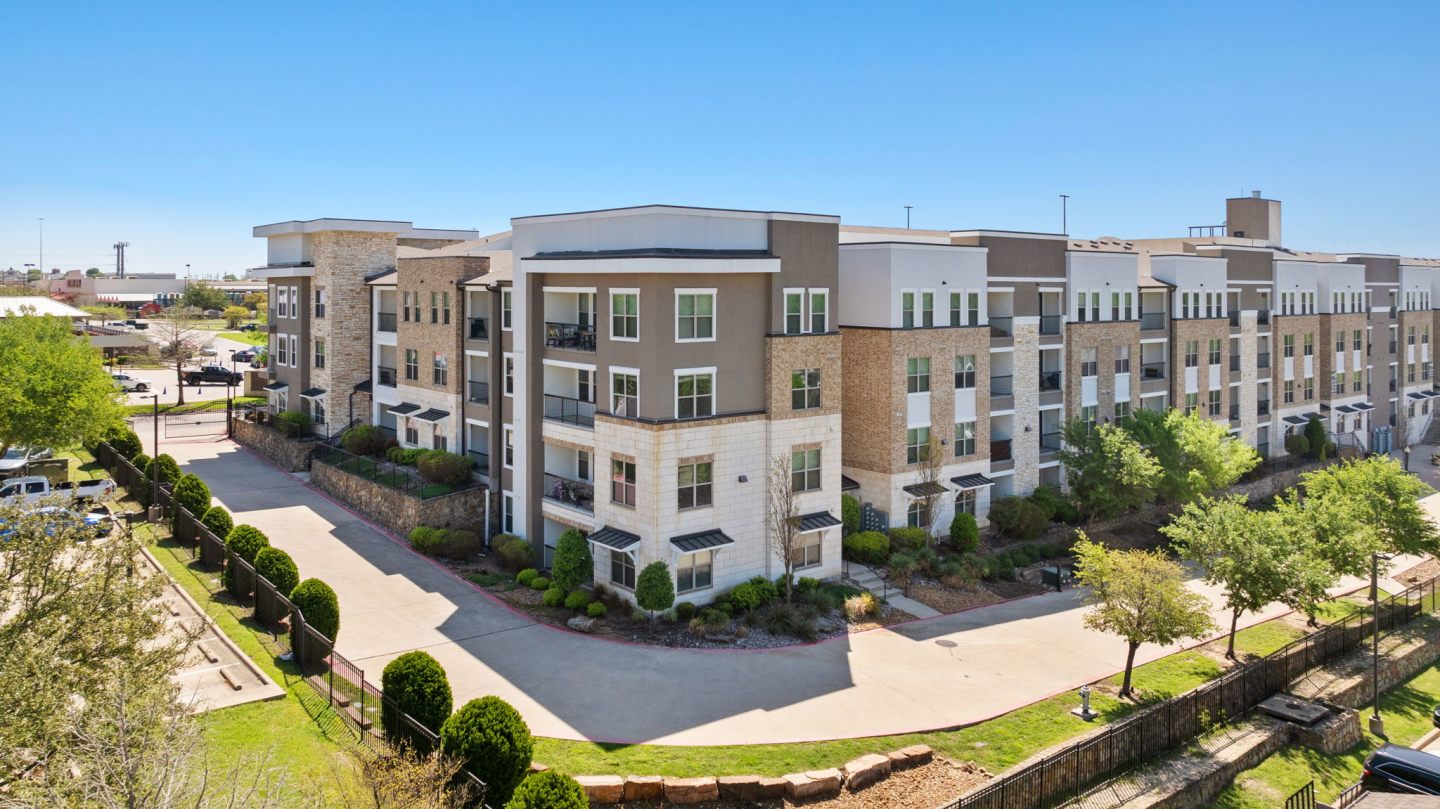 Axis at Watters Creek Image 105