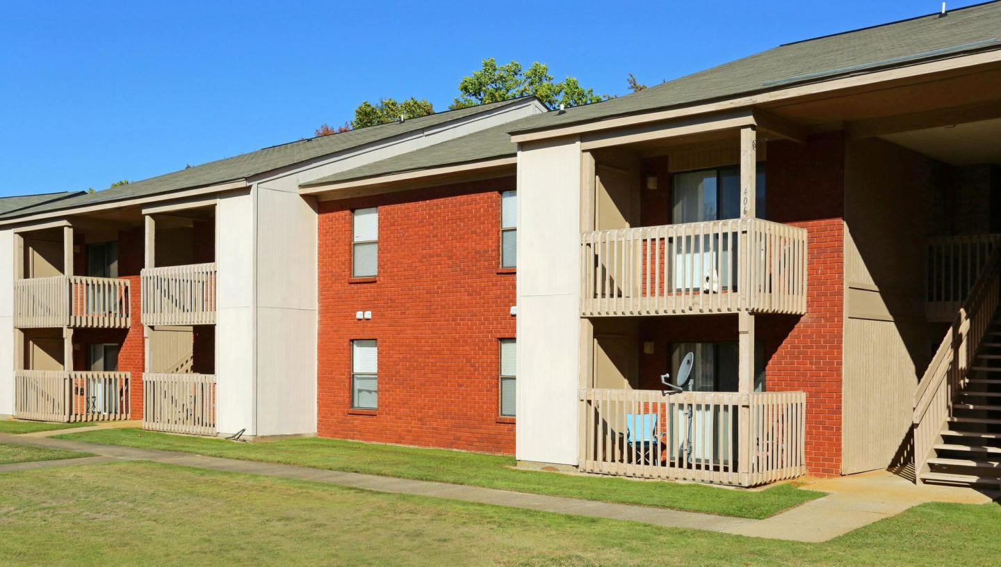 2800 McFarland Apartment Homes Image 9