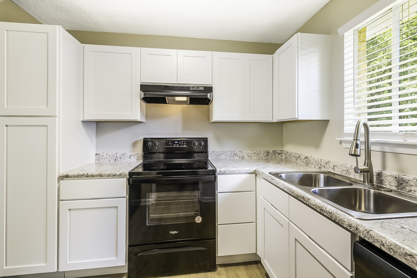 Pine Ridge Apartments Image 6