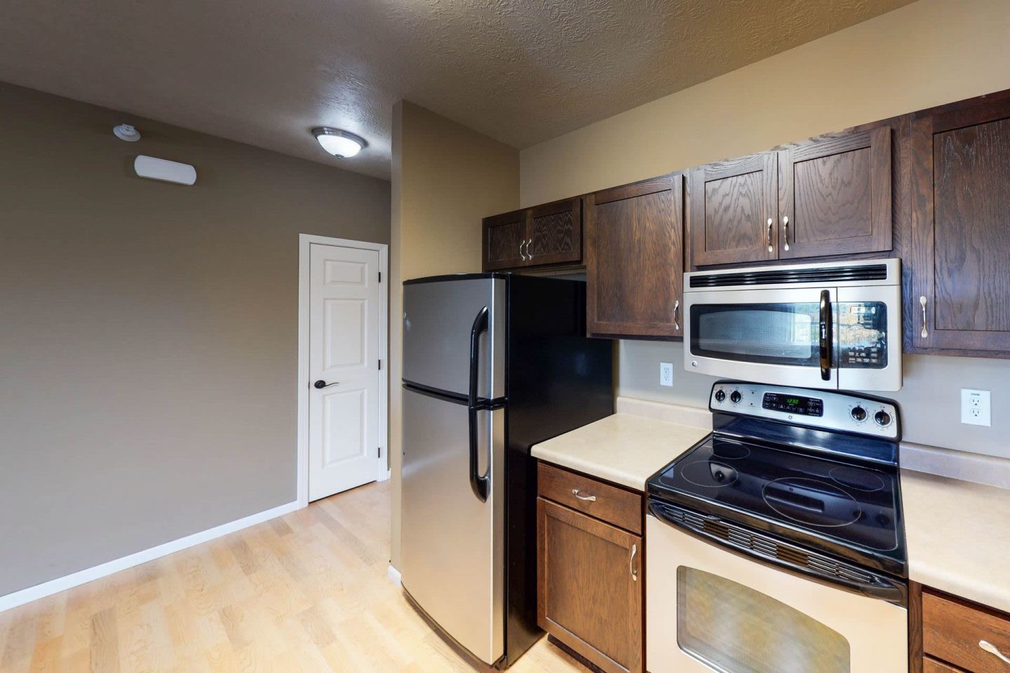 MacArthur Square Apartments Image 7