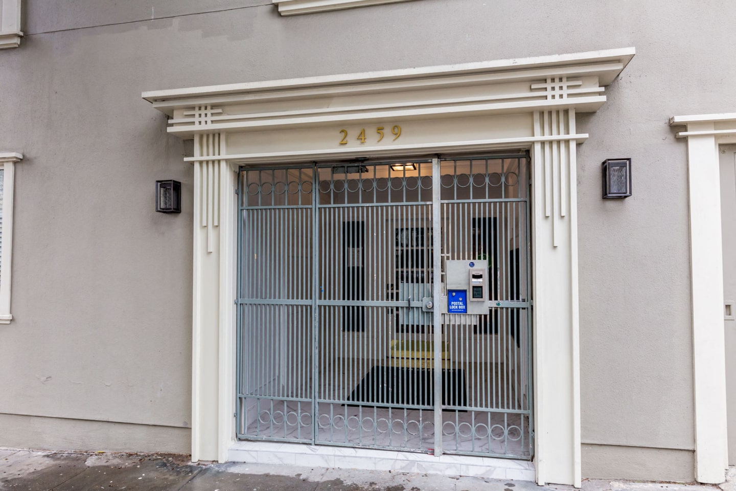 2459 Larkin Apartments Image 8