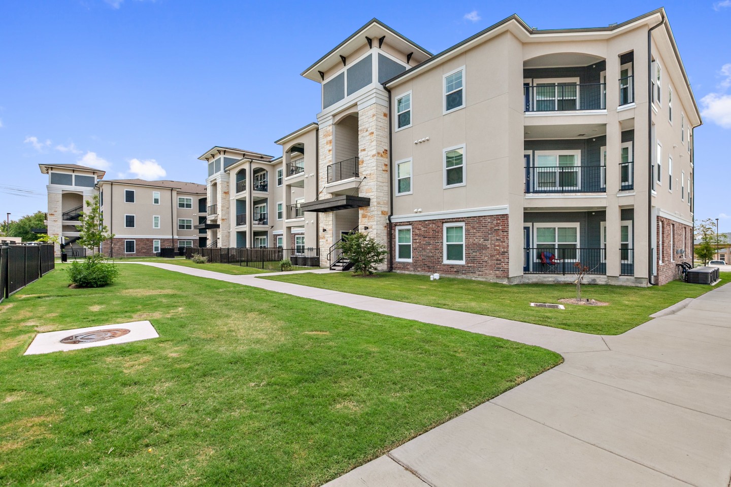 Sadler House Luxury Apartment Homes Image 45
