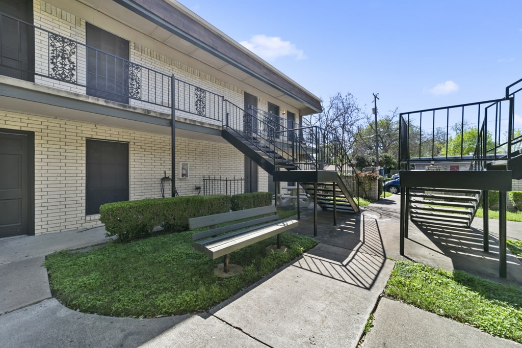 Belleview Apartments Image 1