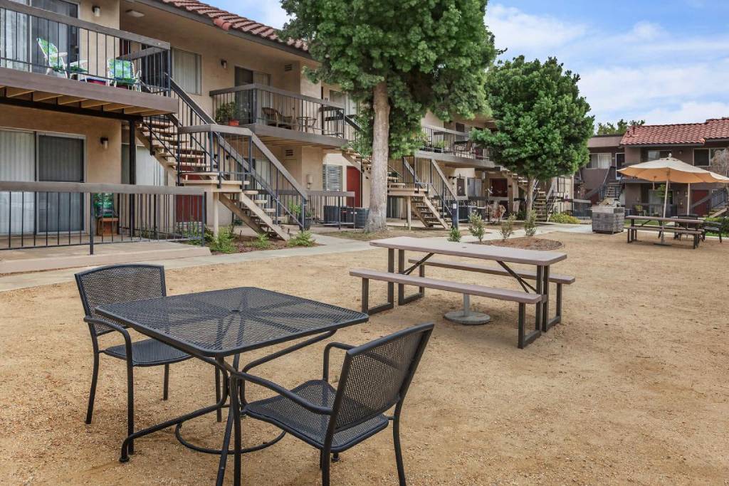 Senior Housing - Villa Serena Senior Apartments Image 10