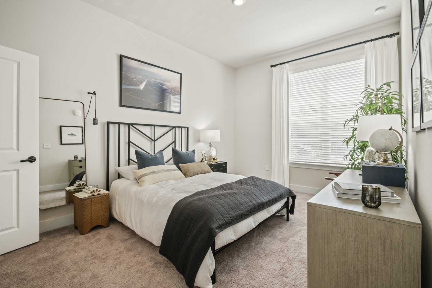 Mirrorton Apartments Image 5