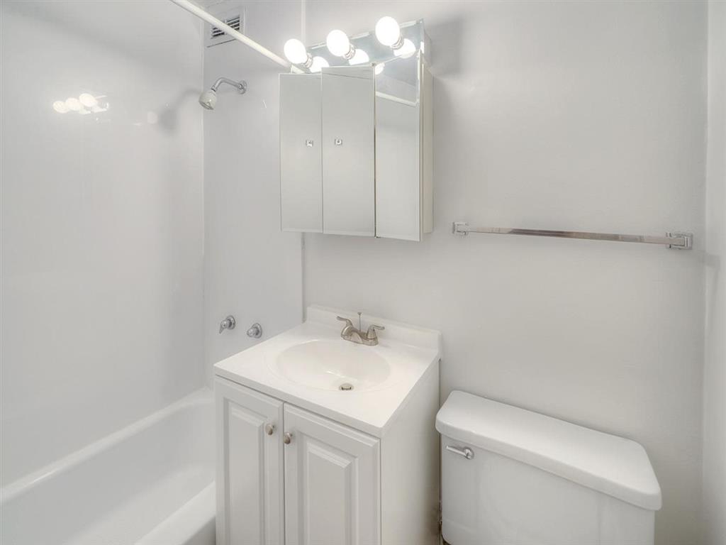 Prairie Shores - Bronzeville Image 11