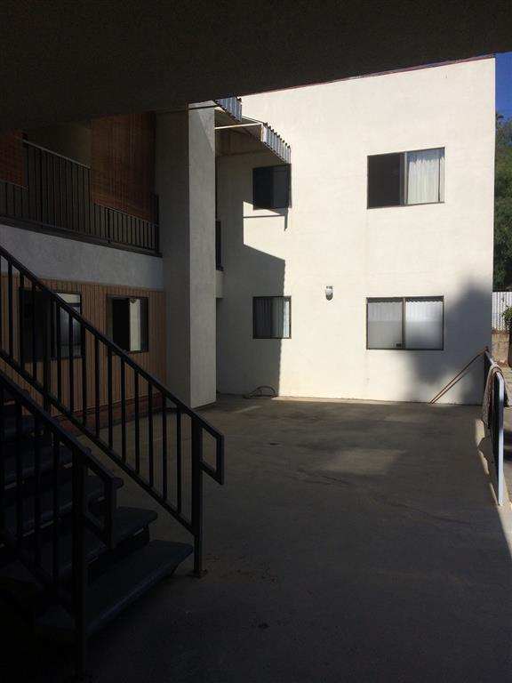 958 Magnolia Ave Image 3