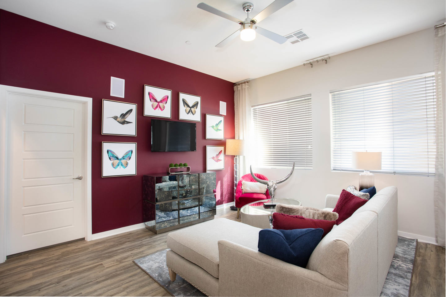Axis Camelback Image 19
