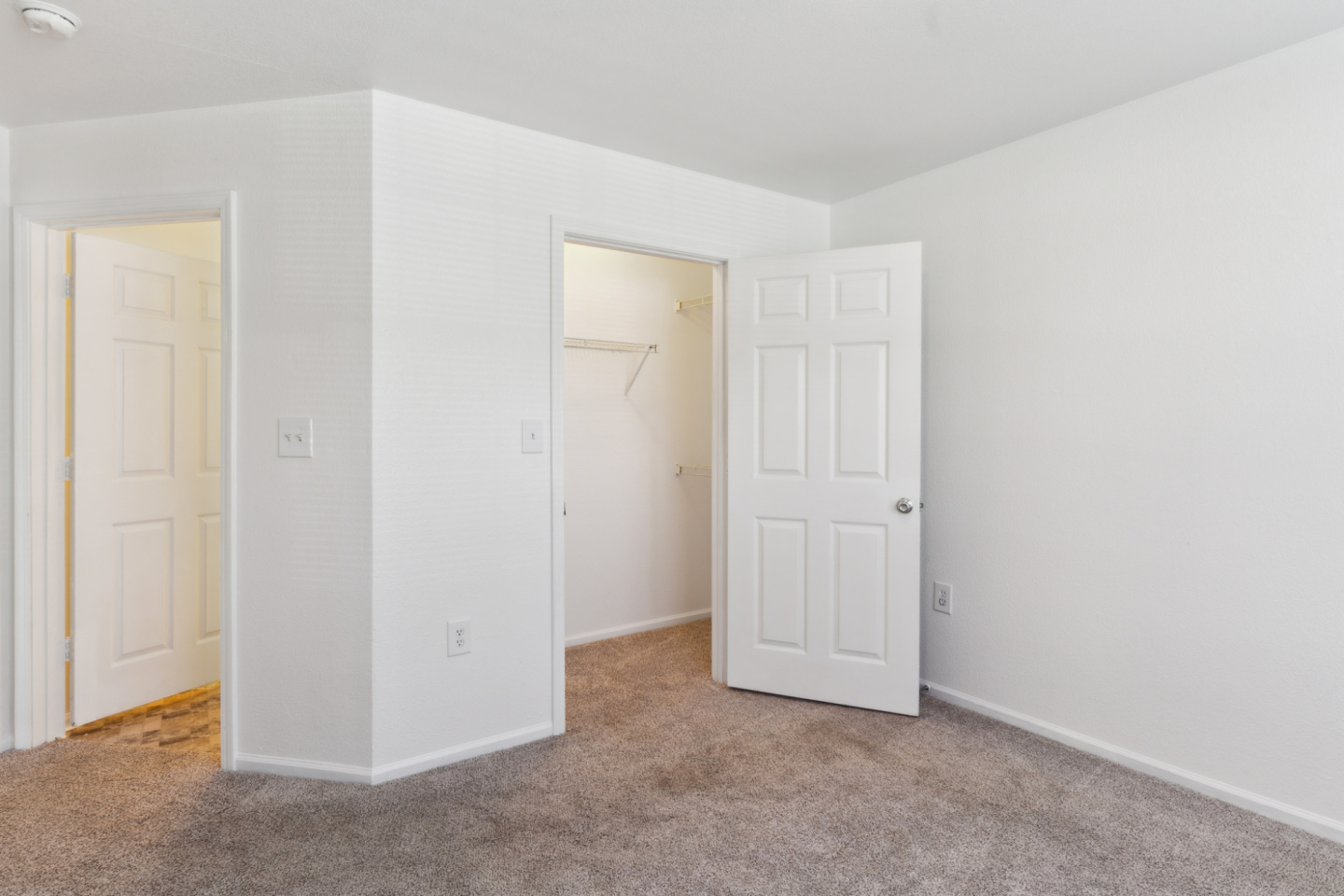 Walden Pond Apartments Image 10