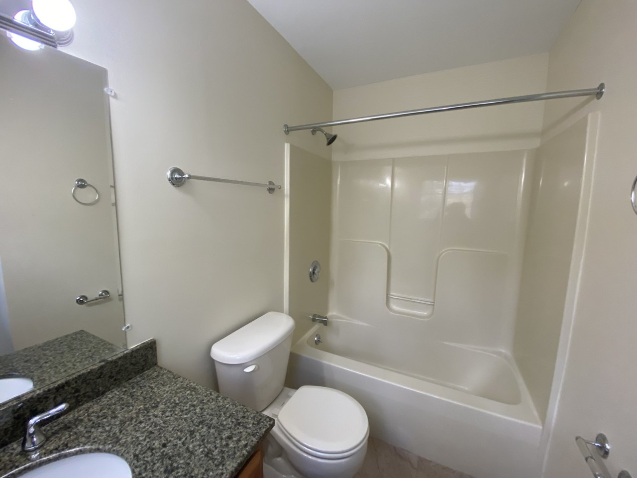 Hooksett Hollows Condominiums Image 14