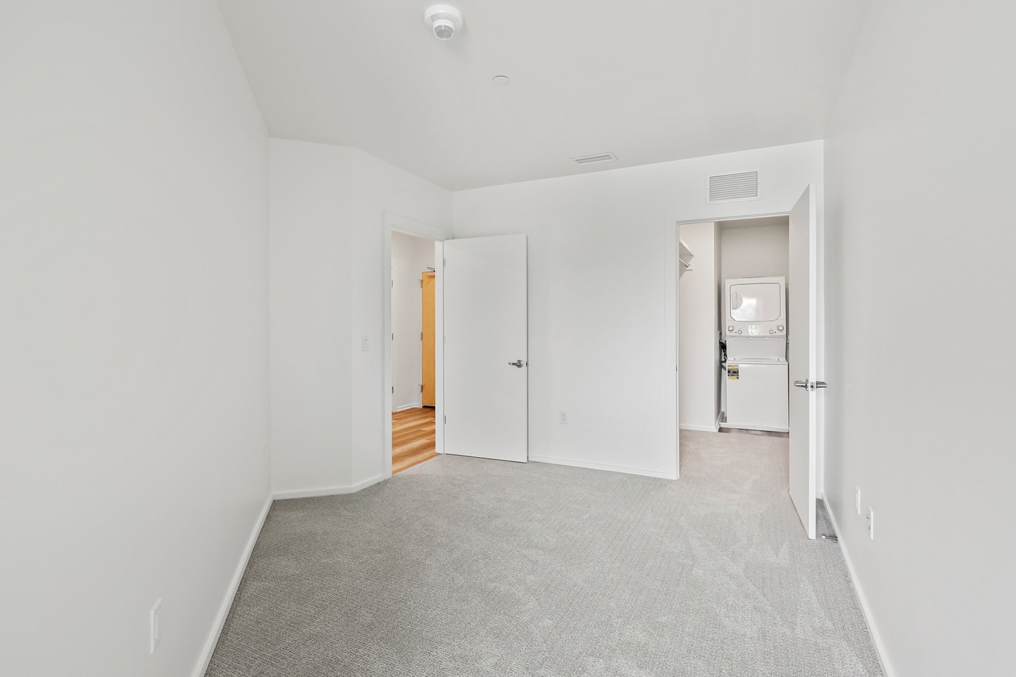 River House Apartments Image 12