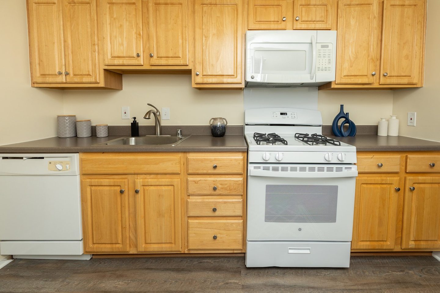 Colony Hill Apartments And Townhomes Image 1