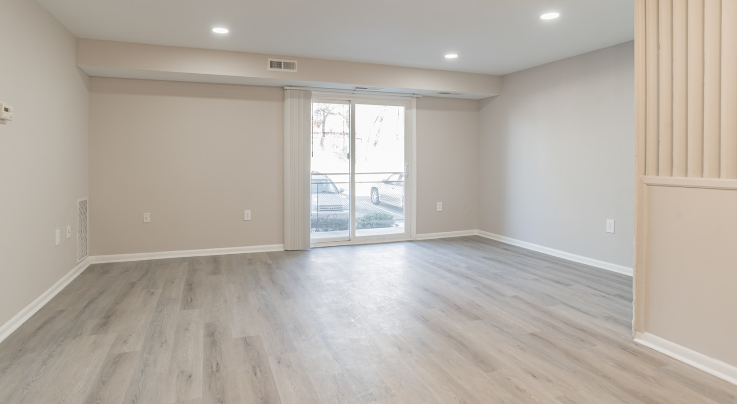 Raleigh Court Apartments Image 9