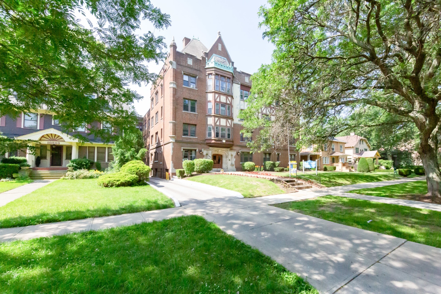 Lake West Apartments Image 1