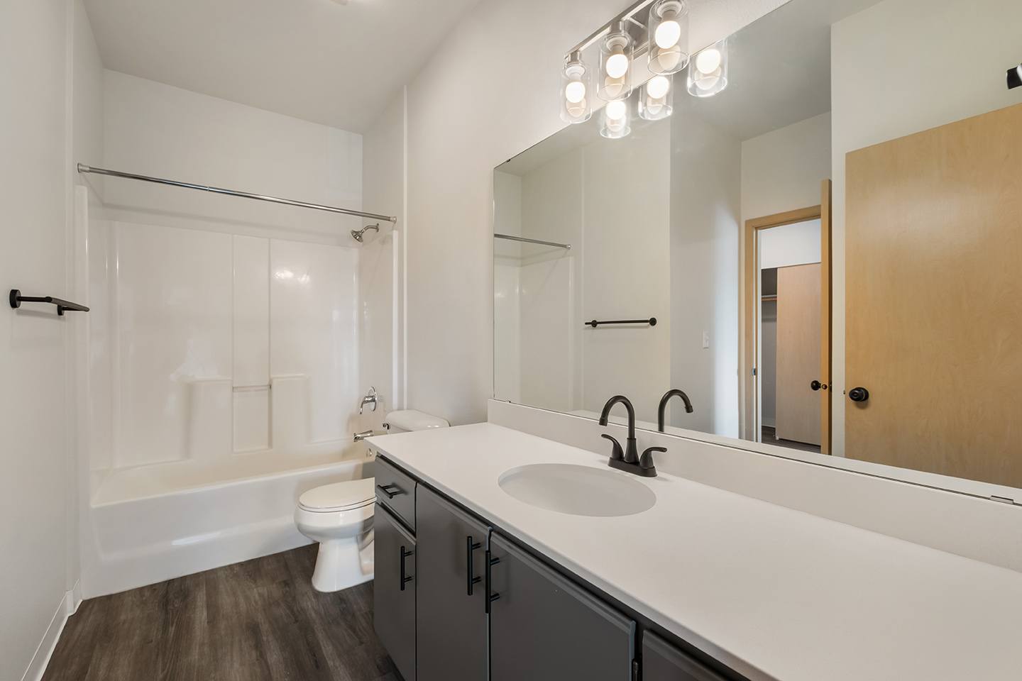 Shoreline Village Apartment Homes Image 55