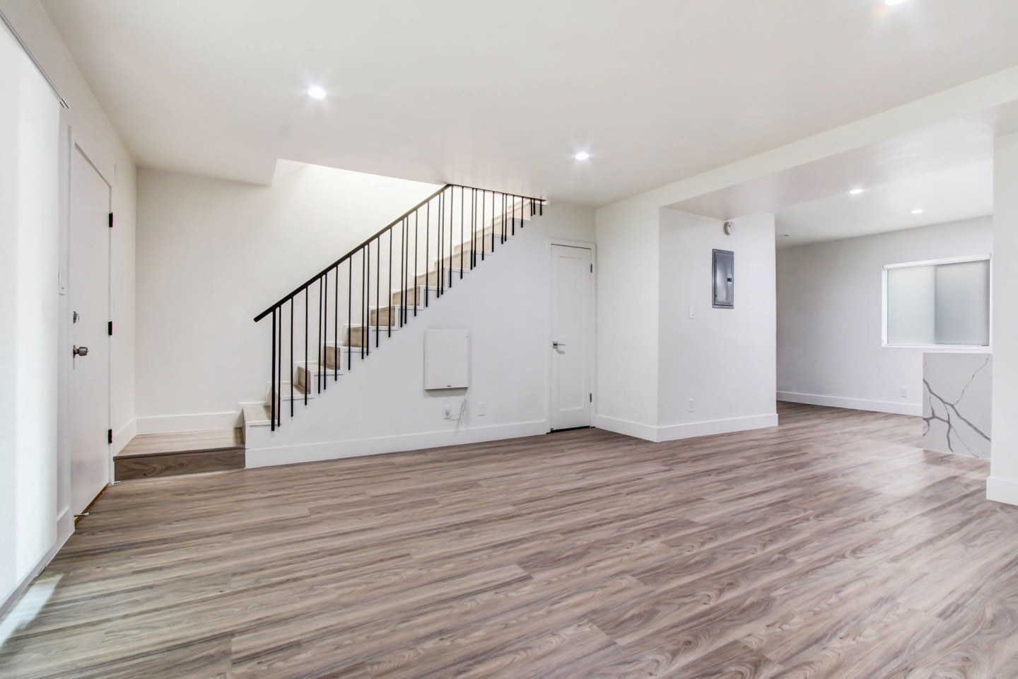 1442 Brockton Apartments Image 7