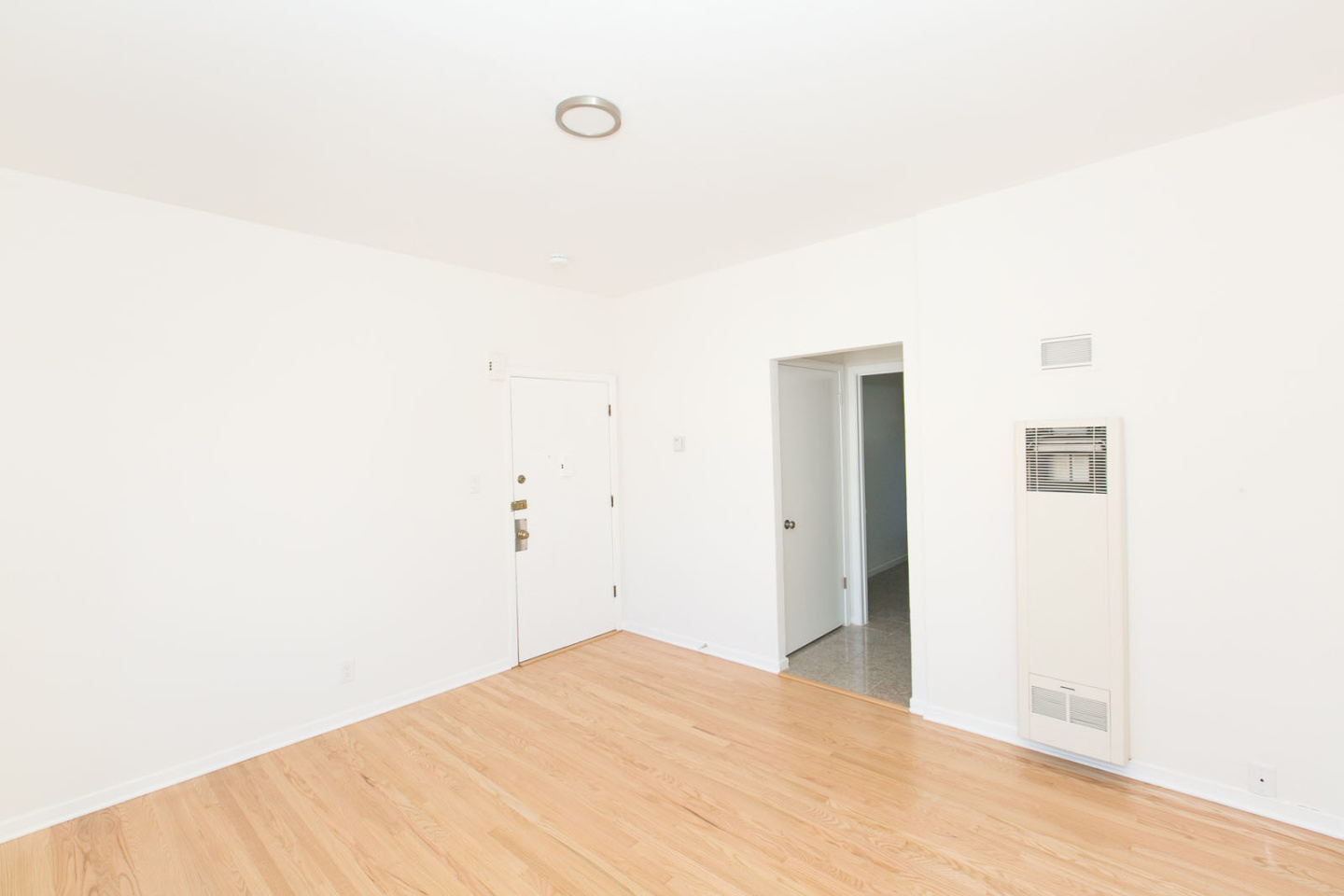 1424 VALENCIA Apartments Image 10