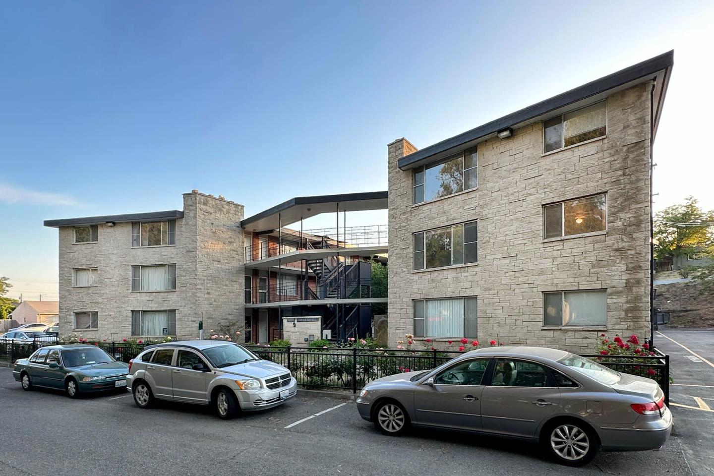 Dolphin Apartments Image 42