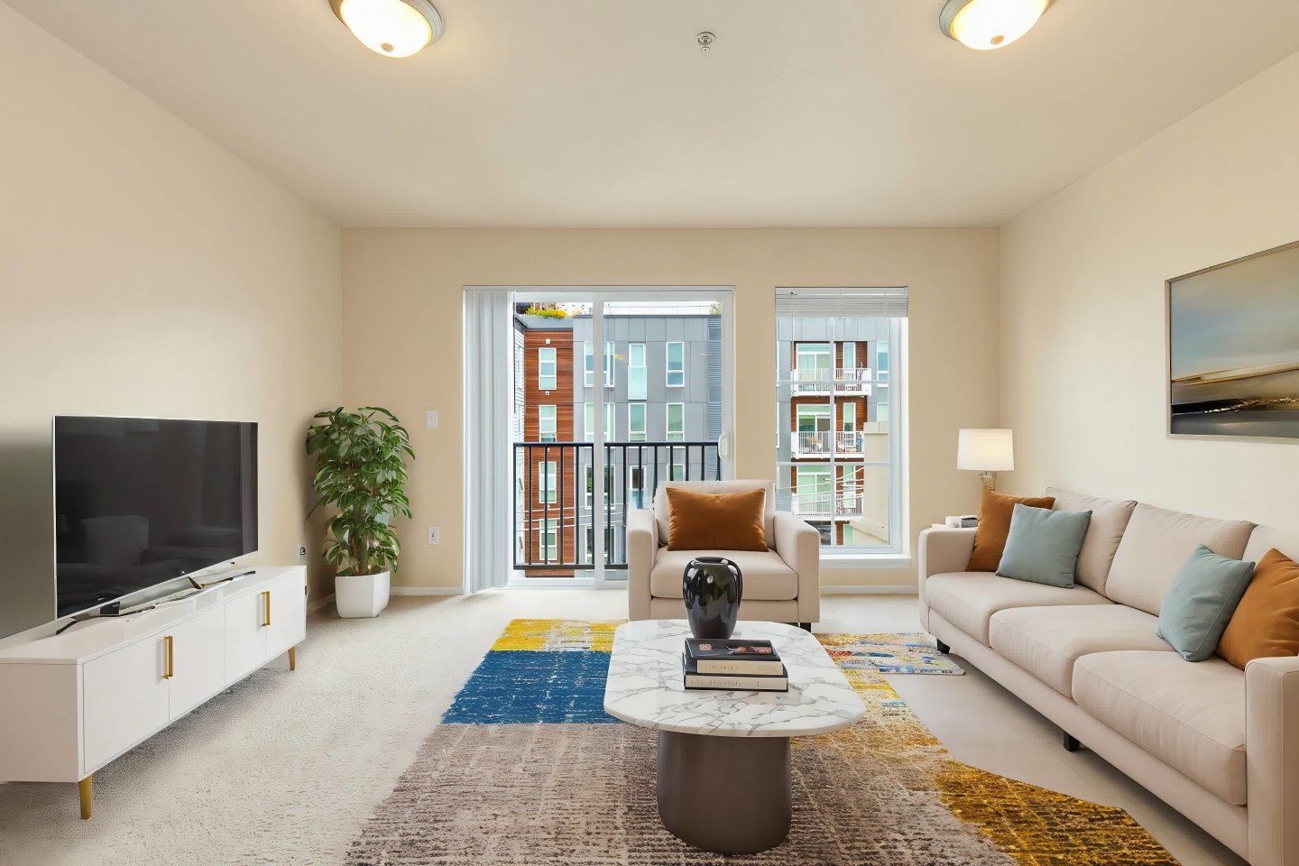Uptown Queen Anne Image 9