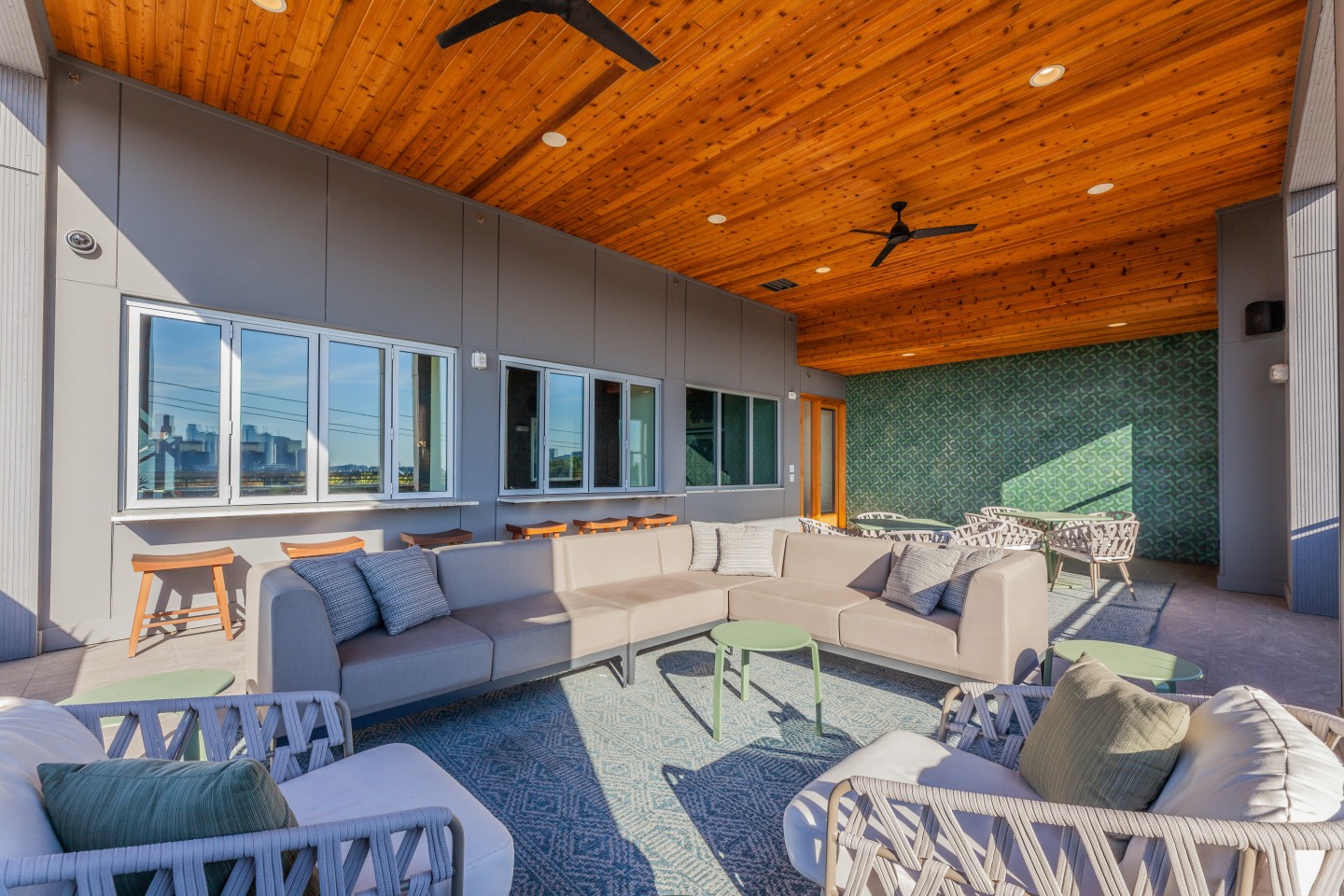 4600 Ross Image 9