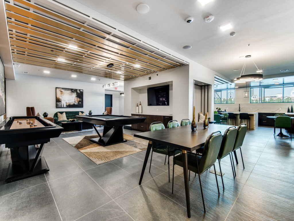 880 Lyn Image 25