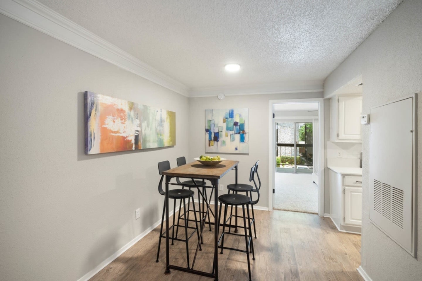 Summit at Hyde Park Apartments Image 7