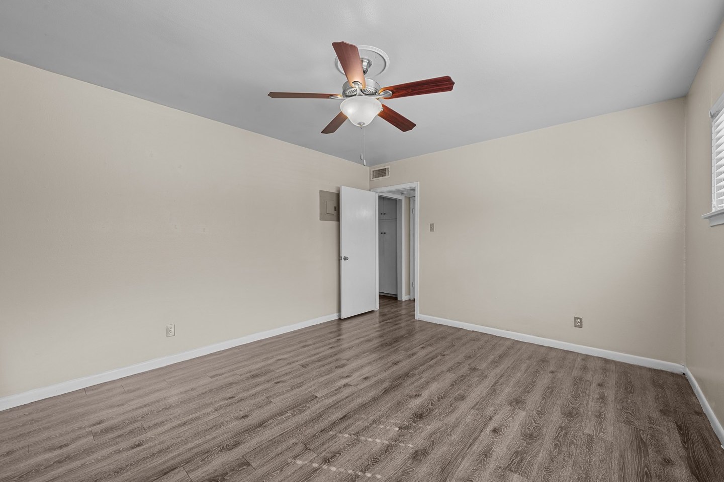 Enfield Court Apartments Image 5